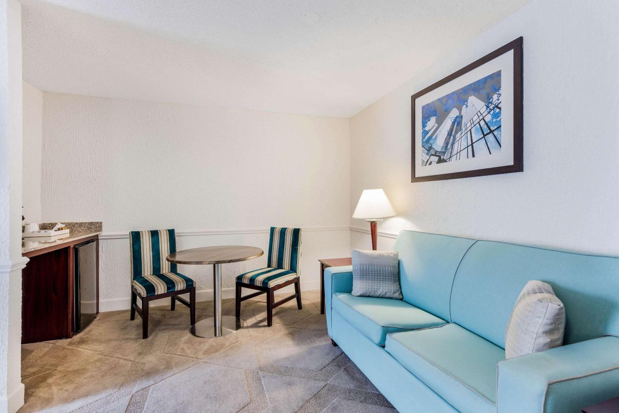 The Blu Hotel Blue Ash Cincinnati, Ascend Hotel Collection Exterior photo