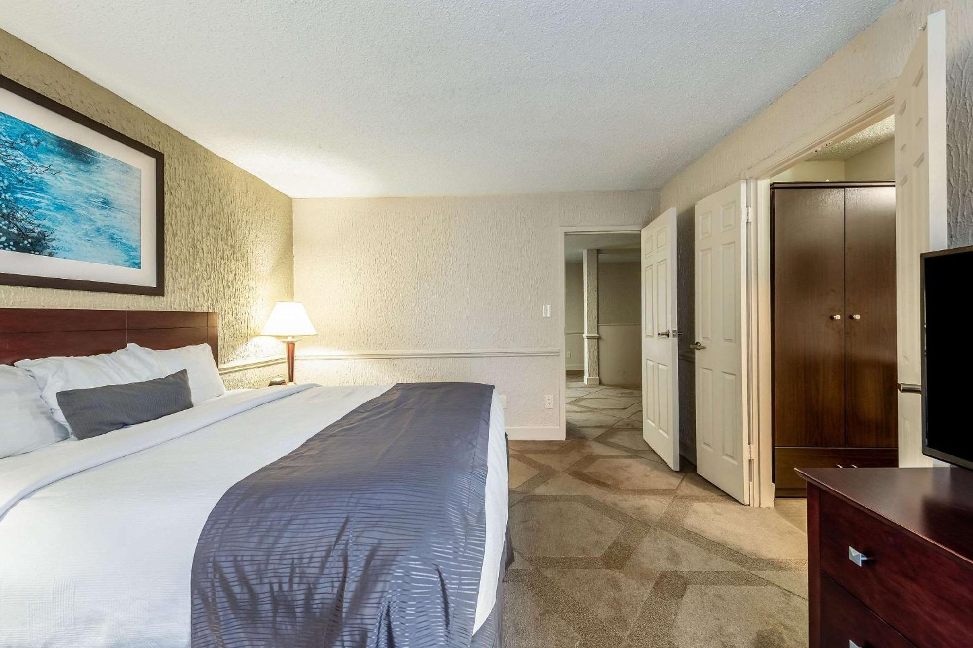 The Blu Hotel Blue Ash Cincinnati, Ascend Hotel Collection Exterior photo
